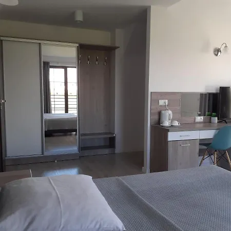 Bed & Breakfast Trawers 3*