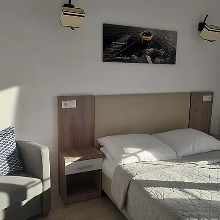 Trawers Oda ve Kahvaltı 3*